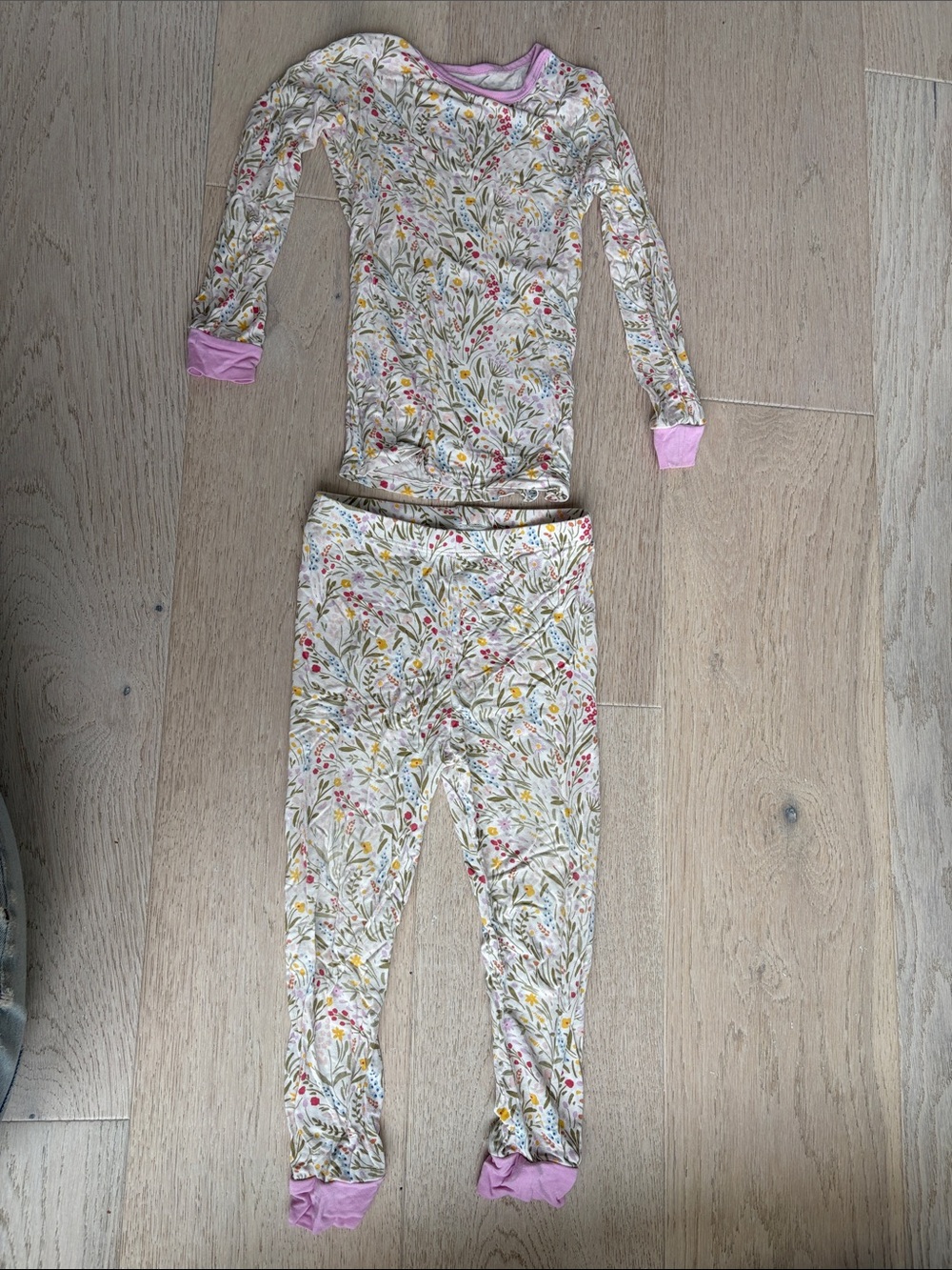 Girls Floral Long-Sleeve Pajama Set in Cream and Pink